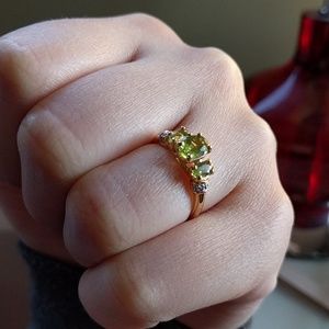 $negotiable:14K Peridot & Diamond Yellow Gold Ring